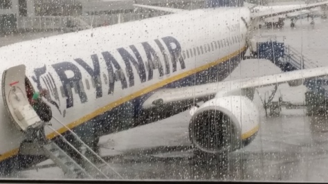 Kebanyakan penerbangan tambang murah di monopoli oleh Ryan Air ala2 Air Asia jerk....